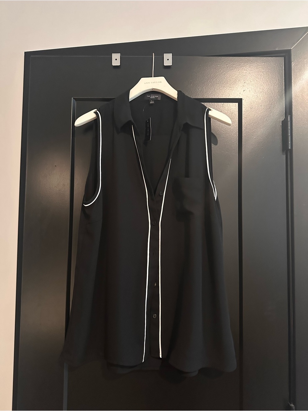 The Limited Black Sleeveless Button-Down Blouse with White Piping